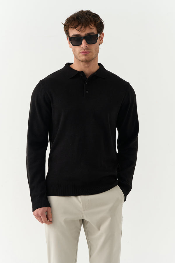 Black Collar Knitted Sweater